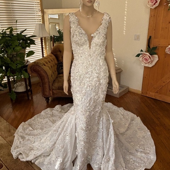 YSA Makino fit n flare Wedding Gown Size 12 NWT Off white - Picture 14 of 16
